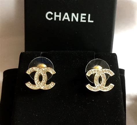 chanel mini vs medium cc earrings